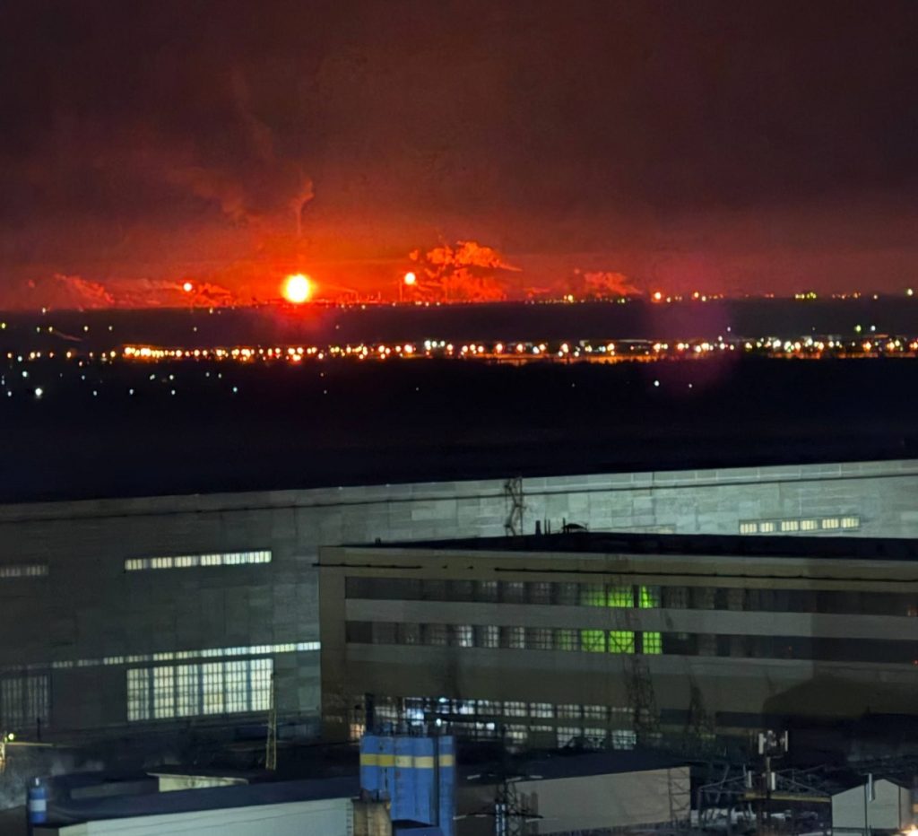 Волгоград, палає НПЗ