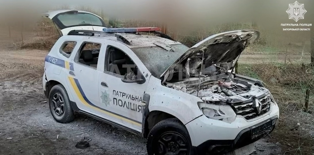 Дрон поцилів у поліцейське авто
