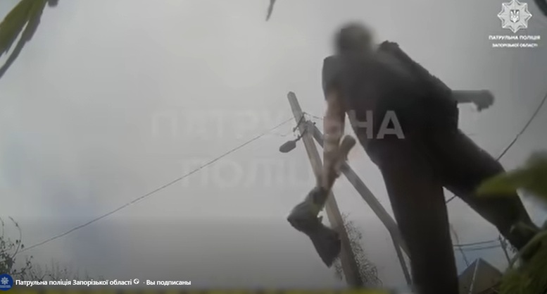 З топором на поліцейських