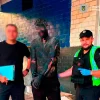 У Києві 26-річний чоловік заліз у бочку з бітумом, щоб замаскуватися для пограбування у темряві супермаркету