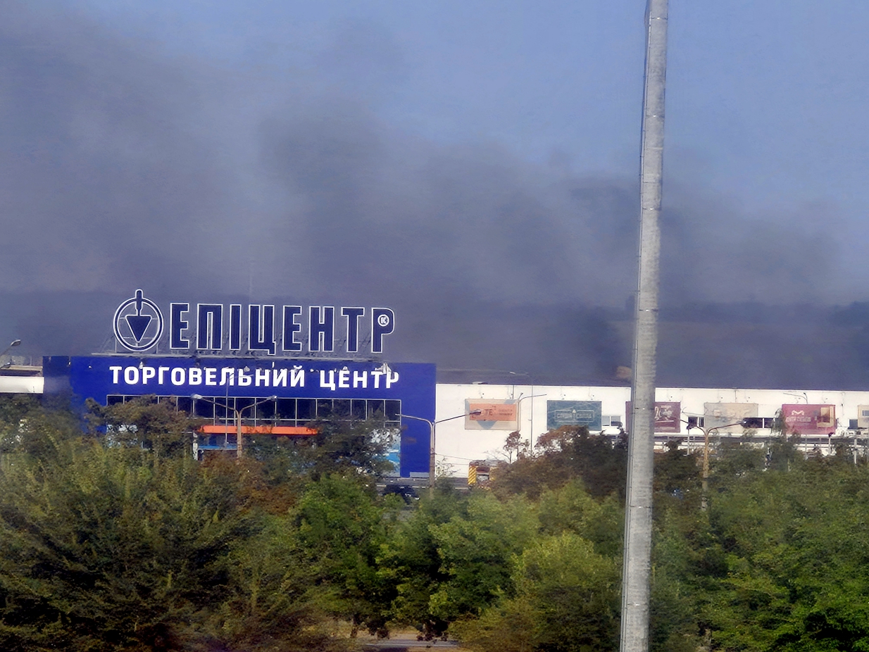 Запоріжжя, Бабурка, Сгорів Епіцентр після російського удару 12.08.2026